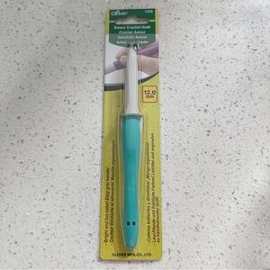 Clover Amour Crochet Hook 12.0 mm
